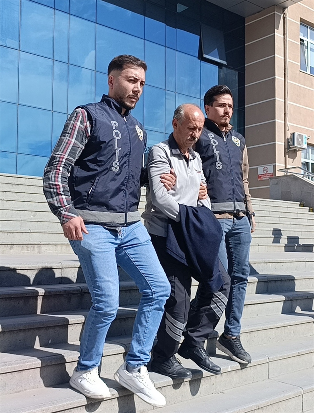 Tekirdağ Kapaklı’da oyuncak silahla kuyumcu soymaya çalışan şüpheli tutuklandı